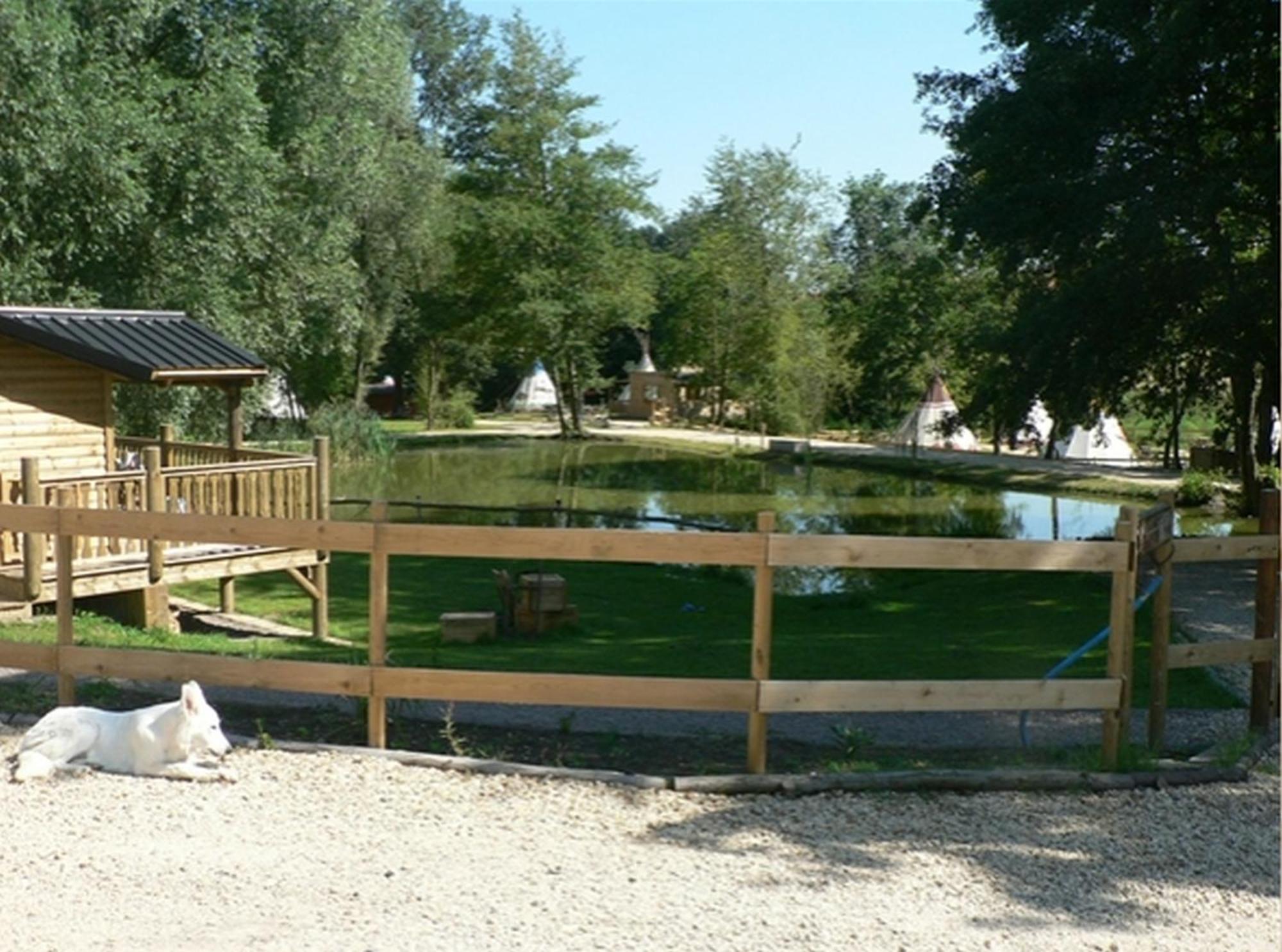 Отель Etangs Du Moulin Suzy Экстерьер фото