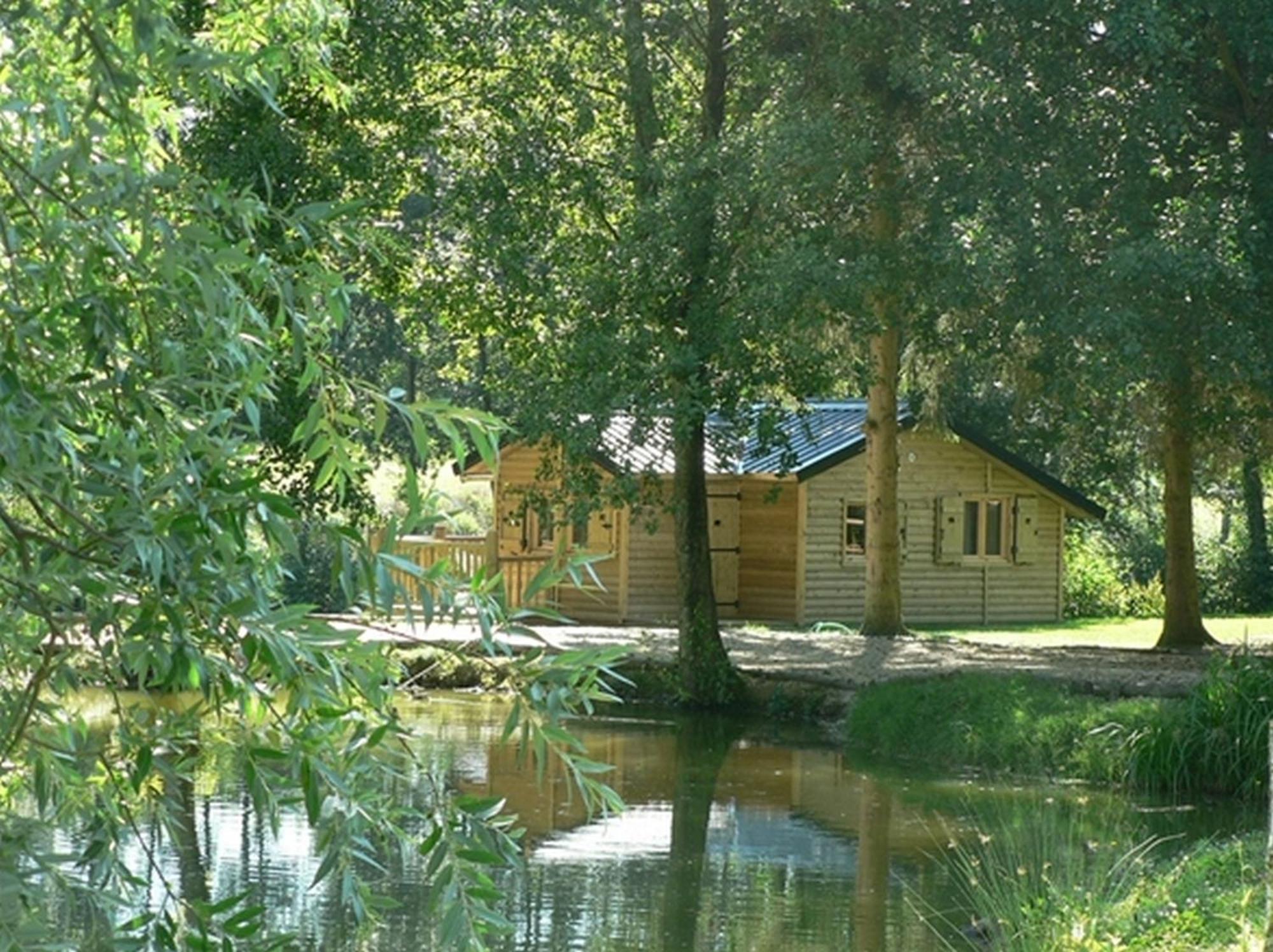 Отель Etangs Du Moulin Suzy Экстерьер фото